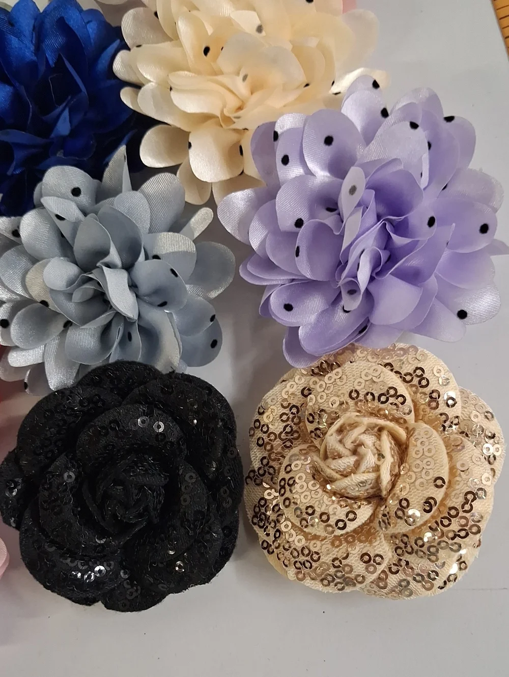 15 Assorted Floral Brooch/Fabric Hair Clips - Multicolor